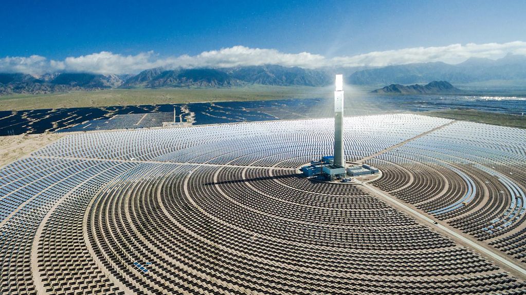 Ein riesiges Solarkraftwerk in China.