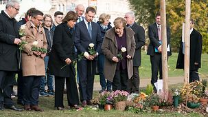 Chancellor Angela Merkel remembers the victims of the right-wing extremist group NSU.