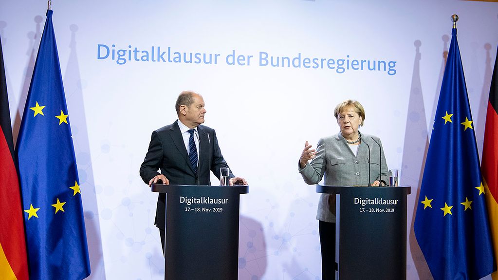 Bundeskanzlerin Angela Merkel während einer PK mit Olaf Scholz, Bundesminister der Finanzen.