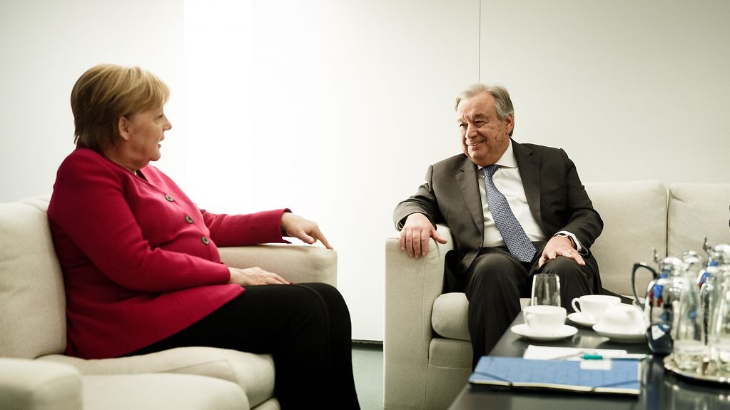 La chancelière fédérale Angela Merkel en conversation avec le secrétaire général de l'ONU António Guterres