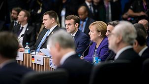 Bundeskanzlerin Angela Merkel zu Beginn eines Nato-Treffens.