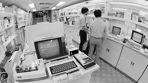 Foto zeigt einen Computerraum in Japan 
