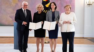 Federal President Frank-Walter Steinmeier presents the new Federal Minister of Justice Christine Lambrecht with her certificate of appointment.