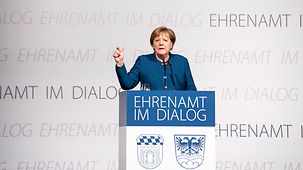 Bundeskanzlerin Angela Merkel spricht auf einer Veranstaltung zur Würdigung Ehrenamtlicher.