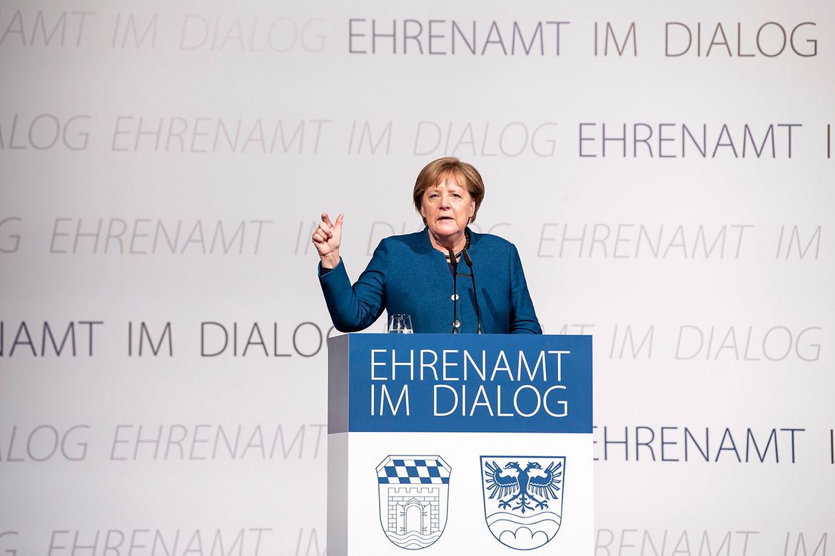 Bundeskanzlerin Angela Merkel spricht auf einer Veranstaltung zur Würdigung Ehrenamtlicher.