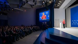 Bundeskanzlerin Angela Merkel spricht auf dem Weltwirtschaftsforum.