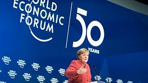 Bundeskanzlerin Angela Merkel spricht auf dem Weltwirtschaftsforum.