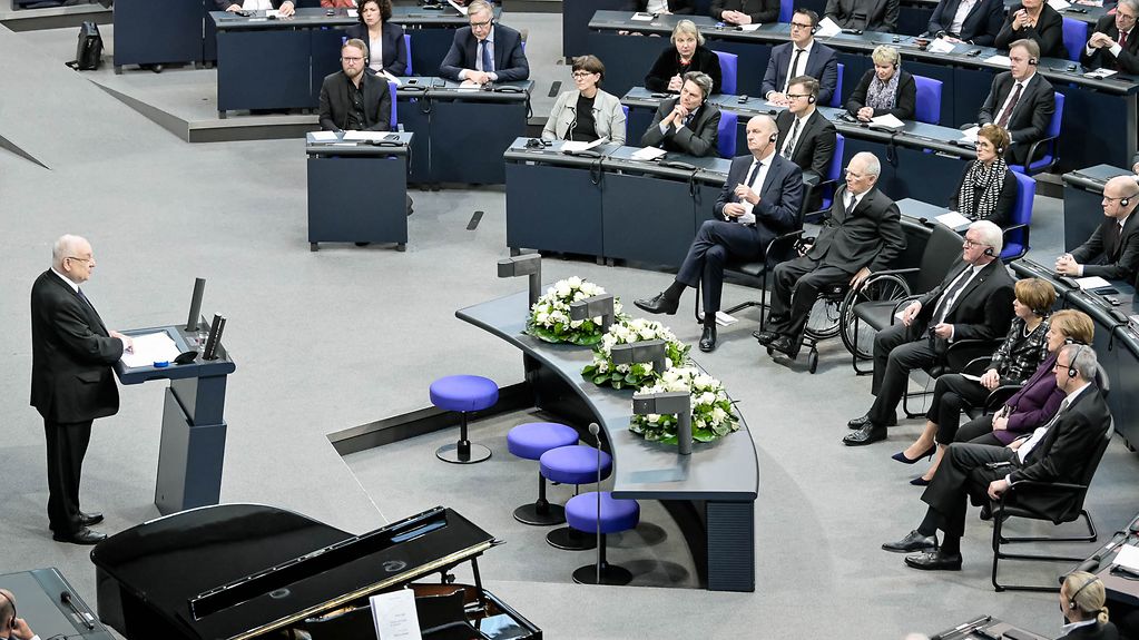 Iraels Präsident Reuven Rivlin spricht im Bundestag anlässlich der Gedenkstunde für die Opfer des Nationalsozialismus 