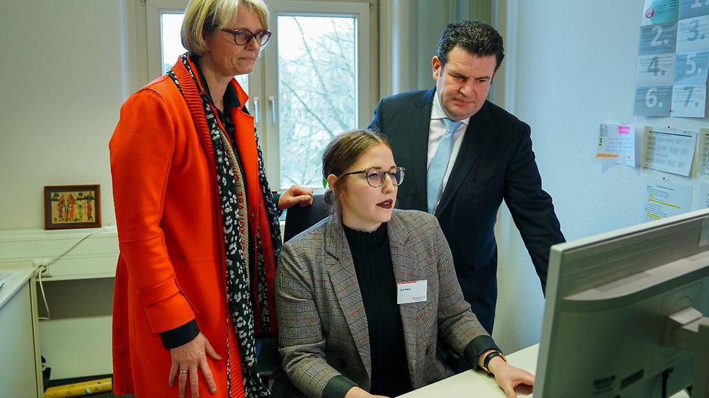 Federal Education Minister Anja Karliczek, Federal Labour Minister Hubertus Heil and Jana Braun at the opening of the Central Service Unit