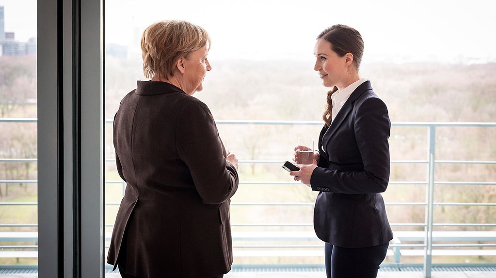 Bundeskanzlerin Angela Merkel mit Sanna Marin, Finnlands Ministerpräsidentin.