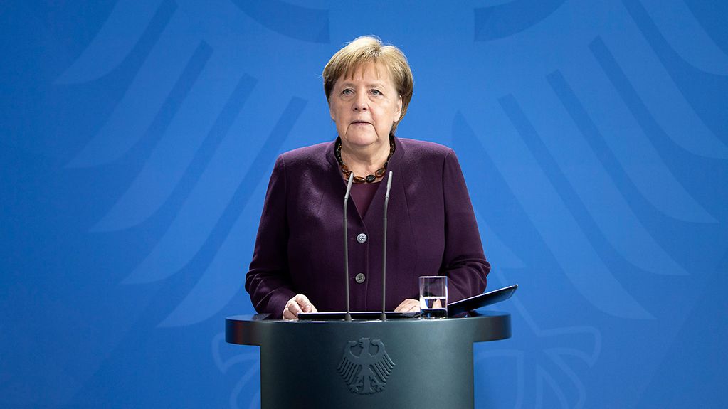 La chancelière fédérale Angela Merkel faisant une déclaration