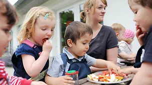 Kinder beim Essen
