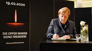 Chancellor Angela Merkel writes in the book of condolence at the memorial service for the victims of the attacks in Hanau.