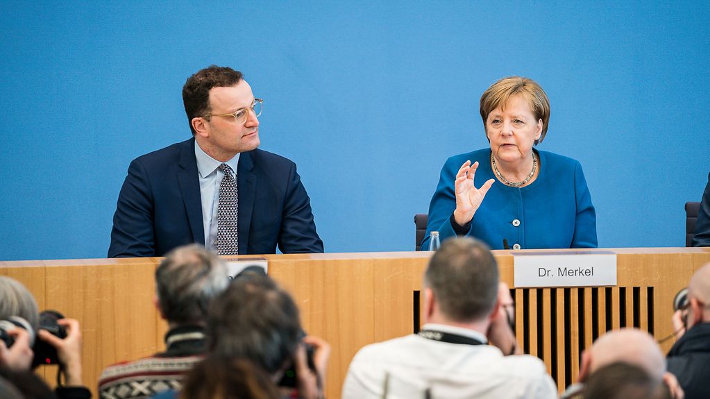 Bundeskanzlerin Angela Merkel spricht während einer Pressekonferenz zum Coronavirus.