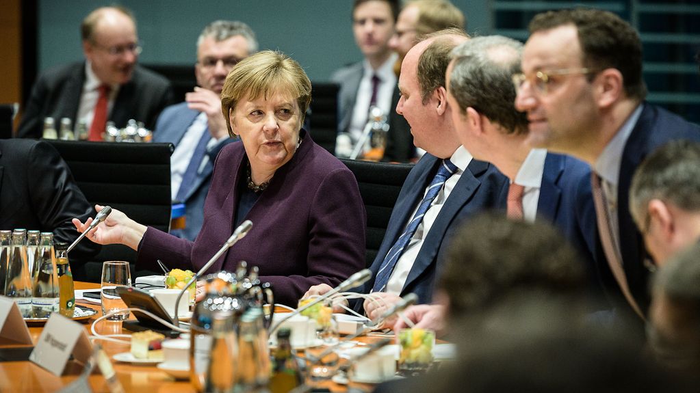 Chancellor Angela Merkel at the start of the meeting with state premiers