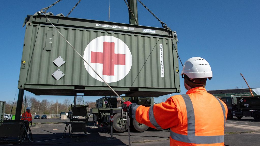 Das Bild zeigt einen Sanitätsdienst-Container der Bundeswehr.