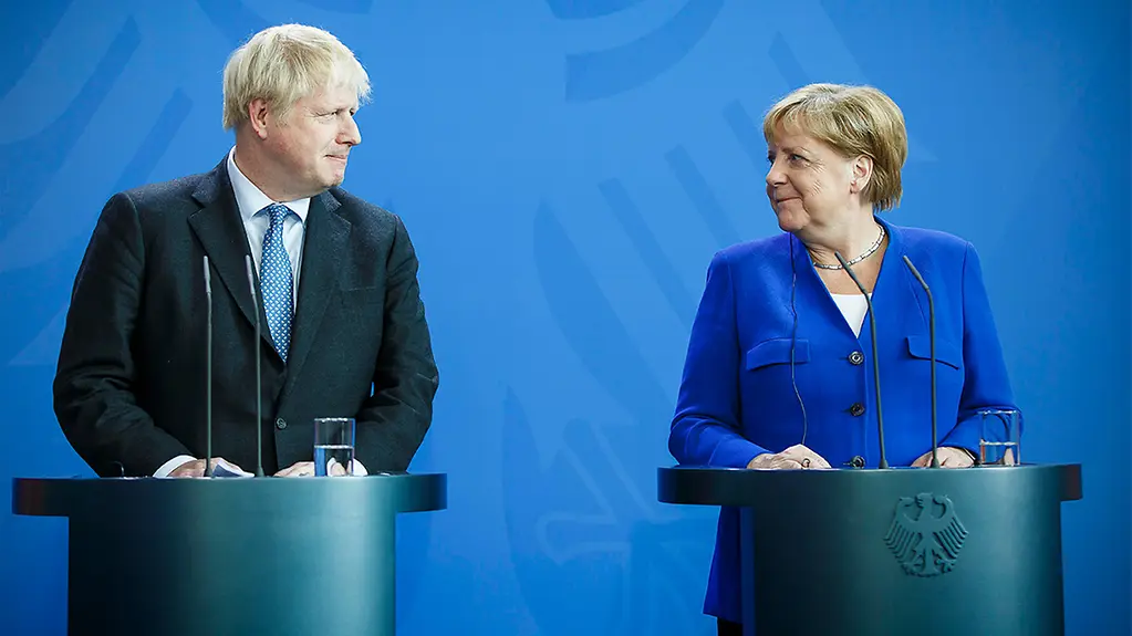 Bundeskanzlerin Angela Merkel und Boris Johnson, Großbritanniens Premierminister, bei einer gemeinsamen Pressekonferenz