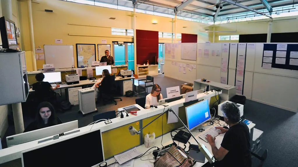 Blick in das Krisenzentrum der Deutschen Botschaft in Neu-Delhi