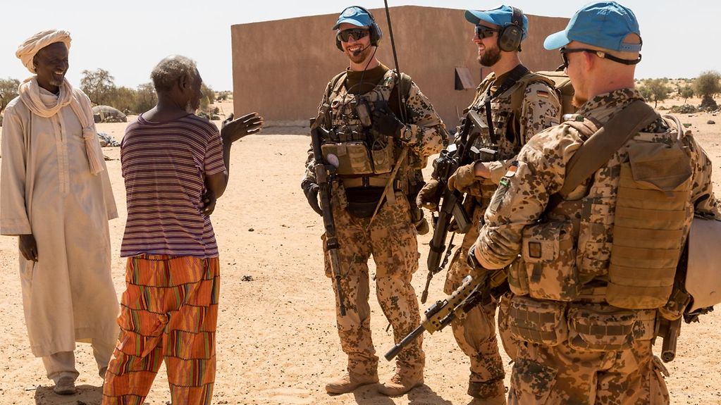 Foto zeigt Bundeswehrsoldaten in Mali. 