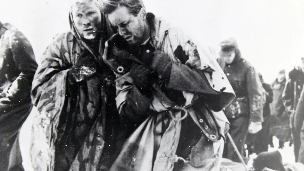 Bataille de Stalingrad. Envoi de prisonniers de guerre allemands dans les camps sibériens (vers 1942)