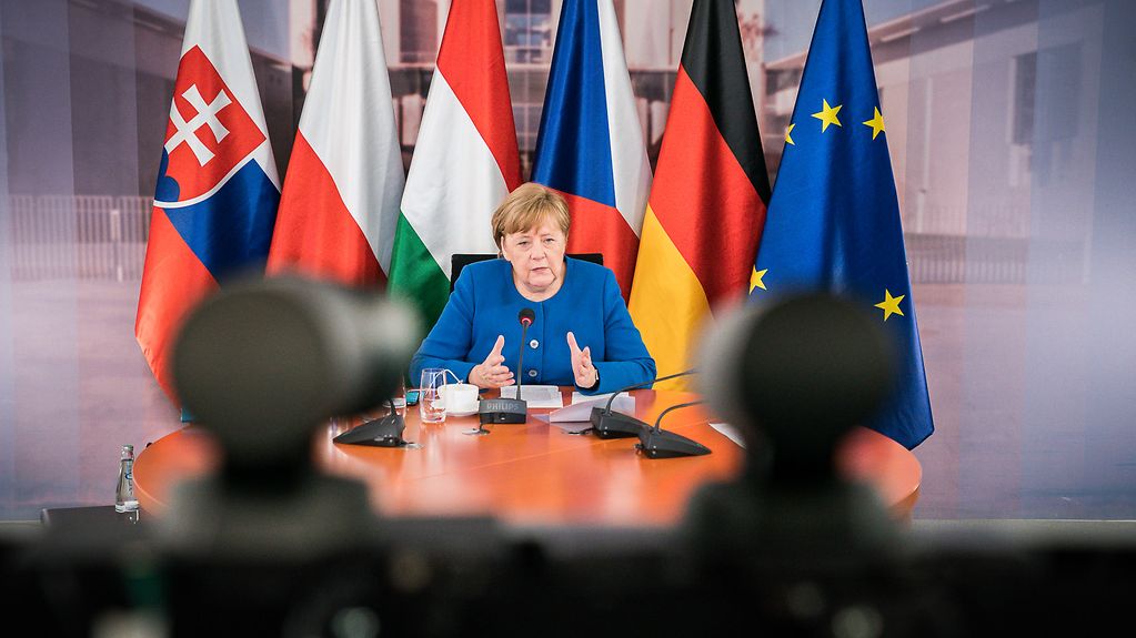 Bundeskanzlerin Angela Merkel während einer Videokonferenz mit den Regierungschefs der Visegrád-Staaten.