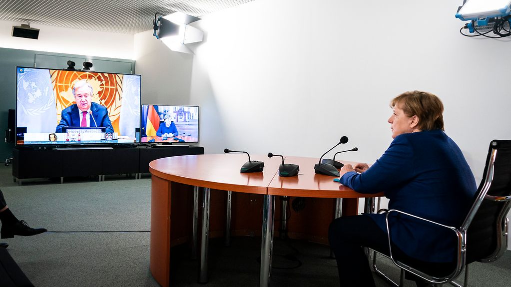 Bundeskanzlerin Angela Merkel während einer Videokonfrenz mit Antonio Guterres, Generalsekretär der Vereinten Nationen, im Rahmen von "Financing for Development".