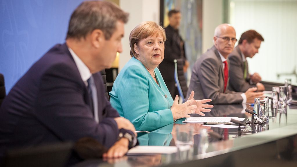 Kanzlerin Merkel bei der Pressekonferenz nach den Bund-Länder-Beratungen in Berlin.