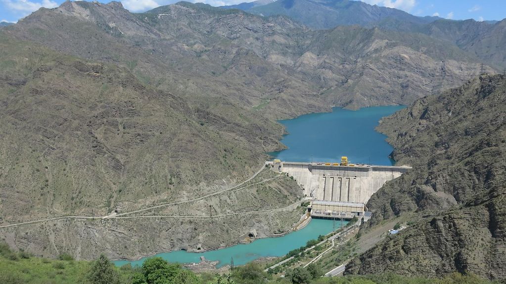 Ein deutsch-kirgisisches Forscherteam hat in ein innovatives Echtzeit-System entwickelt, welches Staudämme überwacht und Schadensprognosen liefert. 