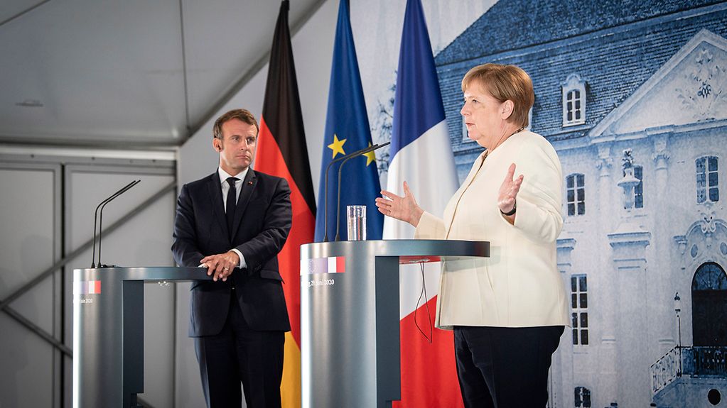Kanzlerin Merkel und Präsident Macron bei der Presseunterrichtung