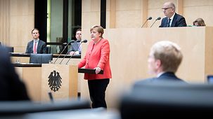 Bundeskanzlerin Angela Merkel hält eine Rede im Bundesrat.