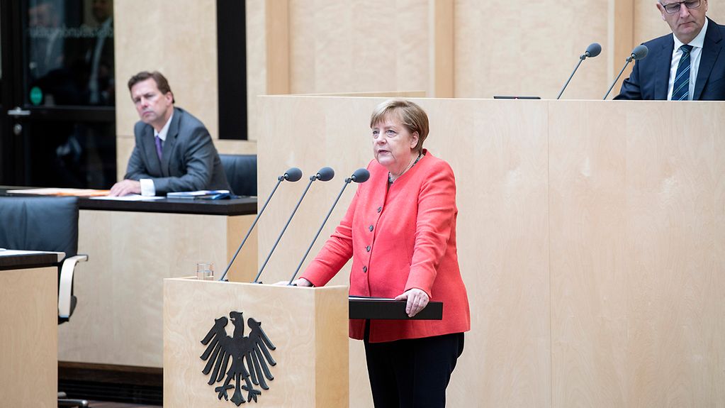 La chancelière fédérale Angela Merkel tient un discours au Bundesrat sur la présidence allemande du Conseil de l’UE