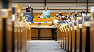 Bundeskanzlerin Angela Merkel spricht vor dem Europäischen Parlament.