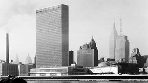 Historische Aufnahme des UN Hauptquartiers in New York von 1951