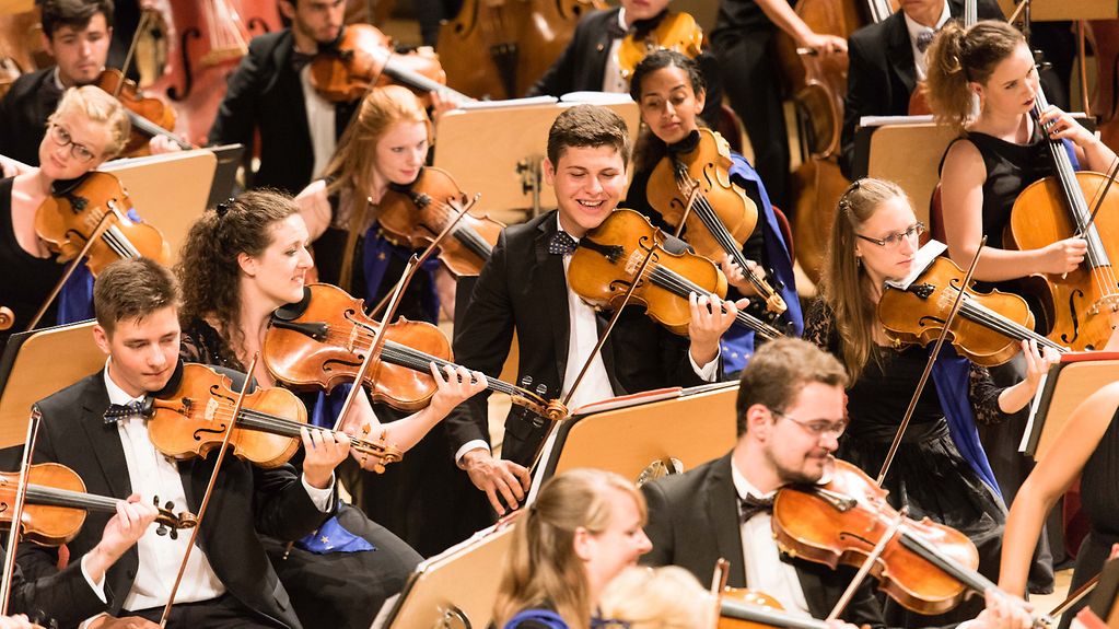 Many voices form a sound: the youth orchestra of the European Union.