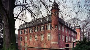 Vue du château de Gymnich à Erftstadt, le 3 avril 1974