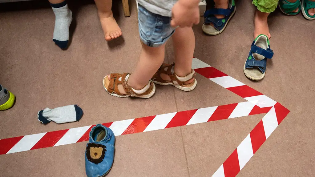 Foto zeigt Kinder in der Kita. 
