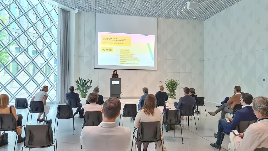 Staatsministerin Dorothee Bär bei der Eröffnungsrede zum Expertengespräch