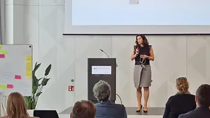 Digitalstaatsministerin Dorothee Bär beim Expertengespräch zur Digitalen Bildungstransformation
