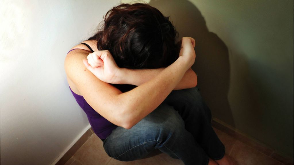 Foto zeigt ein junges Mädchen als Opfer von häuslicher Gewalt