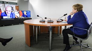 Bundeskanzlerin Angela Merkel während einer Videokonferenz mit Edi Rama, Albaniens Ministerpräsident.