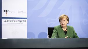 Bundeskanzlerin Angela Merkel spricht auf einer Pressekonferenz zum Integrationsgipfel.