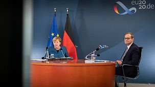 Bundeskanzlerin Angela Merkel bei Beratungen mit den Ministerpräsidenten und Ministerpräsidentinnen der Länder.