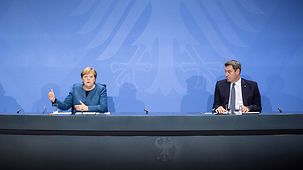 Bundeskanzlerin Angela Merkel und Markus Söder, bayerischer Ministerpräsident, während einer Pressekonferenz.