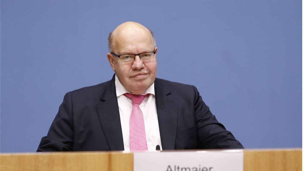 Bundeswirtschaftsminister Altmaier bei der Vorstellung der Herbstprojektion in der Bundespressekonferenz.