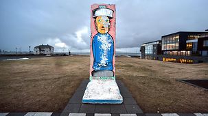 Fragment du mur de Berlin à Reykjavik devant la résidence des hôtes du gouvernement islandais