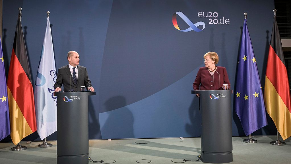 La chancelière fédérale Angela Merkel et le ministre fédéral des Finances Olaf Scholz lors de la conférence de presse de clôture du sommet du G20