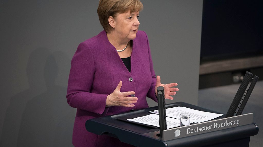Bundeskanzlerin Merkel hält eine Regierungserklärung