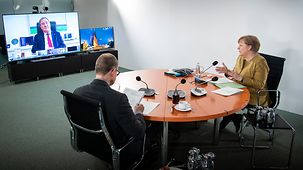 Bundeskanzlerin Angela Merkel während einer Videokonferenz mit den Regierungschefinnen und Regierungschefs der Länder 