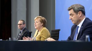 Bundeskanzlerin Angela Merkel während einer Pressekonferenz im Anschluss an ein Gespräch mit den Regierungschefinnen und Regierungschefs der Länder 