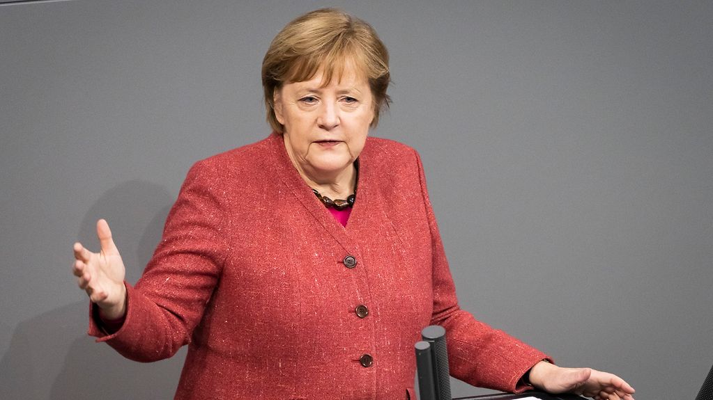 La chancelière fédérale Angela Merkel lors de son discours devant le Bundestag